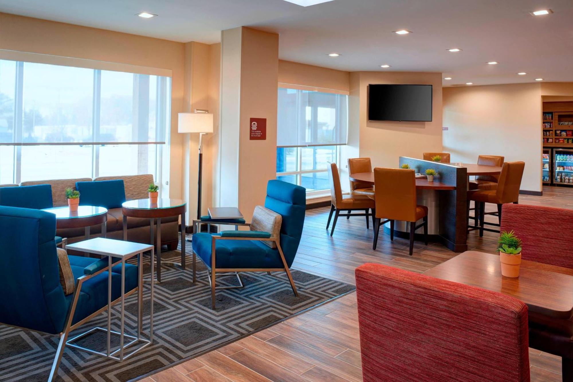 Towneplace By Marriott Grand Rapids Airport Hotel