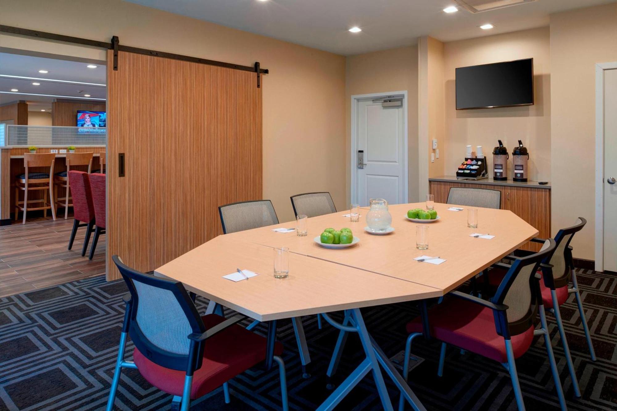 Hotel Towneplace By Marriott Grand Rapids Airport